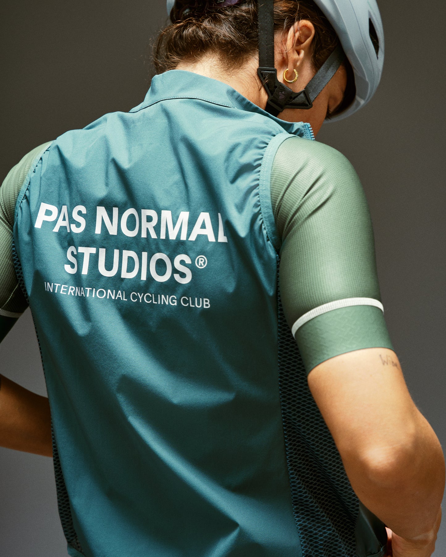 PAS NORMAL STUDIOS Women's Mechanism Stow Away Gilet - Grey Teal